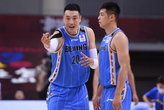 b体育app-北青：翟晓川今夏合同到期，但北汽男篮预计会以两年老将合同与他续约