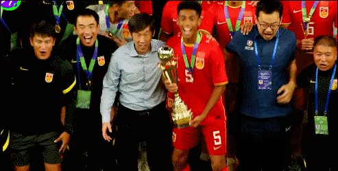 【U15东亚杯】章琮玺屡现神扑 国少4比2胜日本夺冠