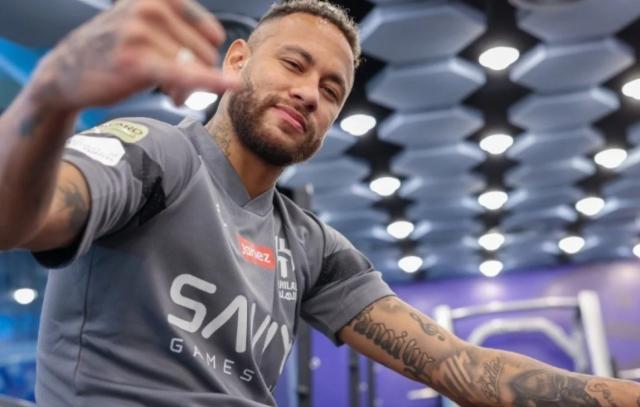 b体育app-还没为利雅得新月上场 内马尔到巴西队报到了！