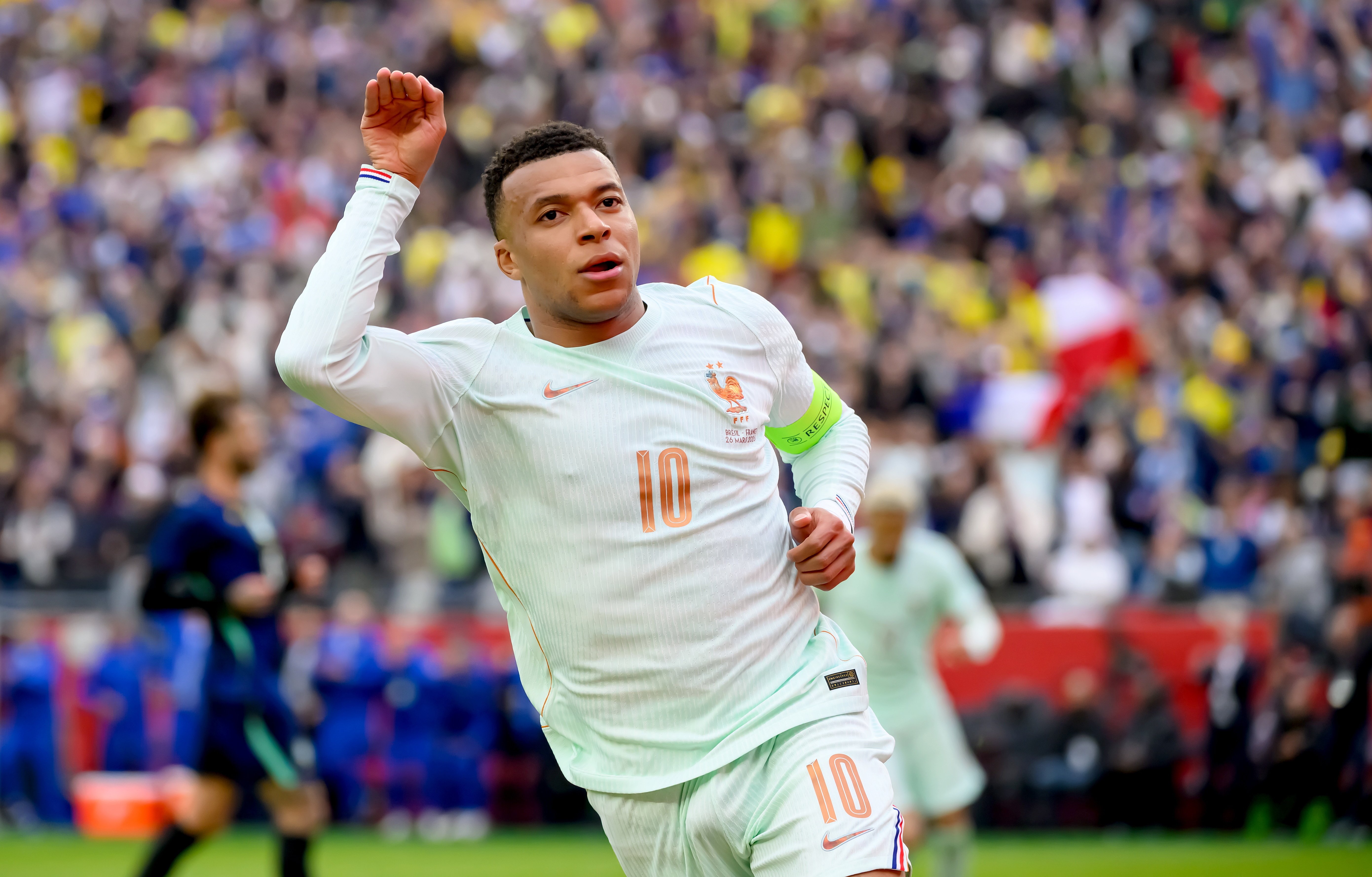 b体育-目标双冠！姆巴佩：有人担心我坐等世界杯；C罗在皇马都曾遭批评