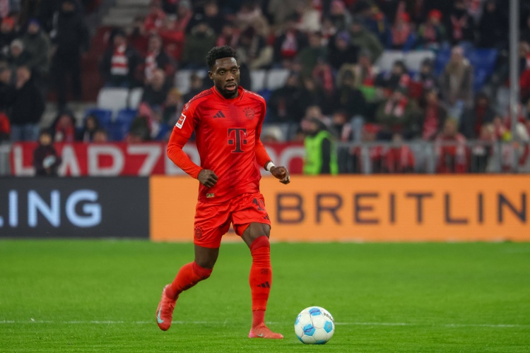 b体育-体图:孔帕尼希望戴维斯健康出战皇马,用回追速度阻止皇马打反击